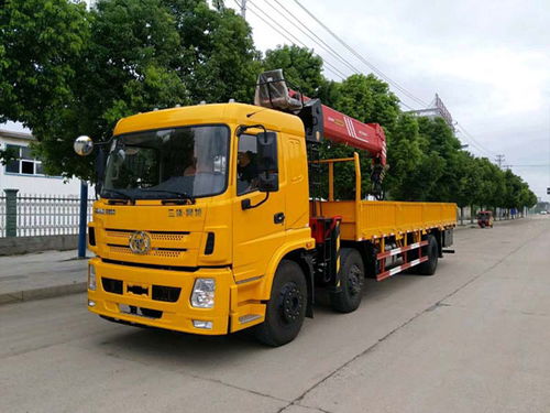 東風(fēng)小三軸隨車吊 10噸與12噸車型圖片解析與應(yīng)用指南