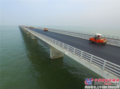 央視&ldquo;新聞聯(lián)播&rdquo;聚焦悍馬設備在珠港澳大橋上的應用-維特根-工程機械動態(tài)-中國路面機械網(wǎng)
