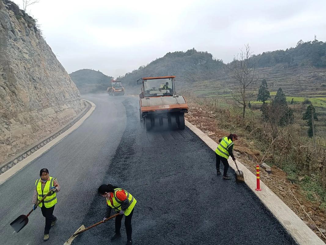 貴州旭輝科技建設安龍縣海子至灑雨公路改擴建工程,道路瀝青路面 - 抖