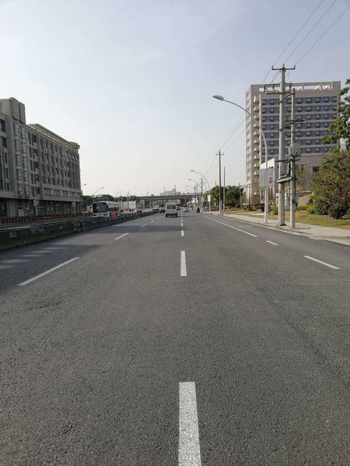 排除道路周邊施工安全隱患 新鎮(zhèn)街新車(chē)公路閔申高架段路面維修完成與路橋附屬工程建筑勞務(wù)分包探討